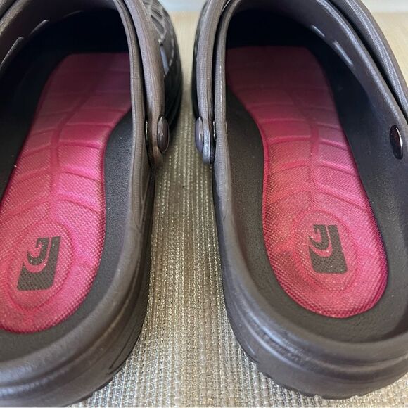 Women’s CLOGGENS brown Sz 10 waterproof clogs COMFY! - Picture 3 of 13